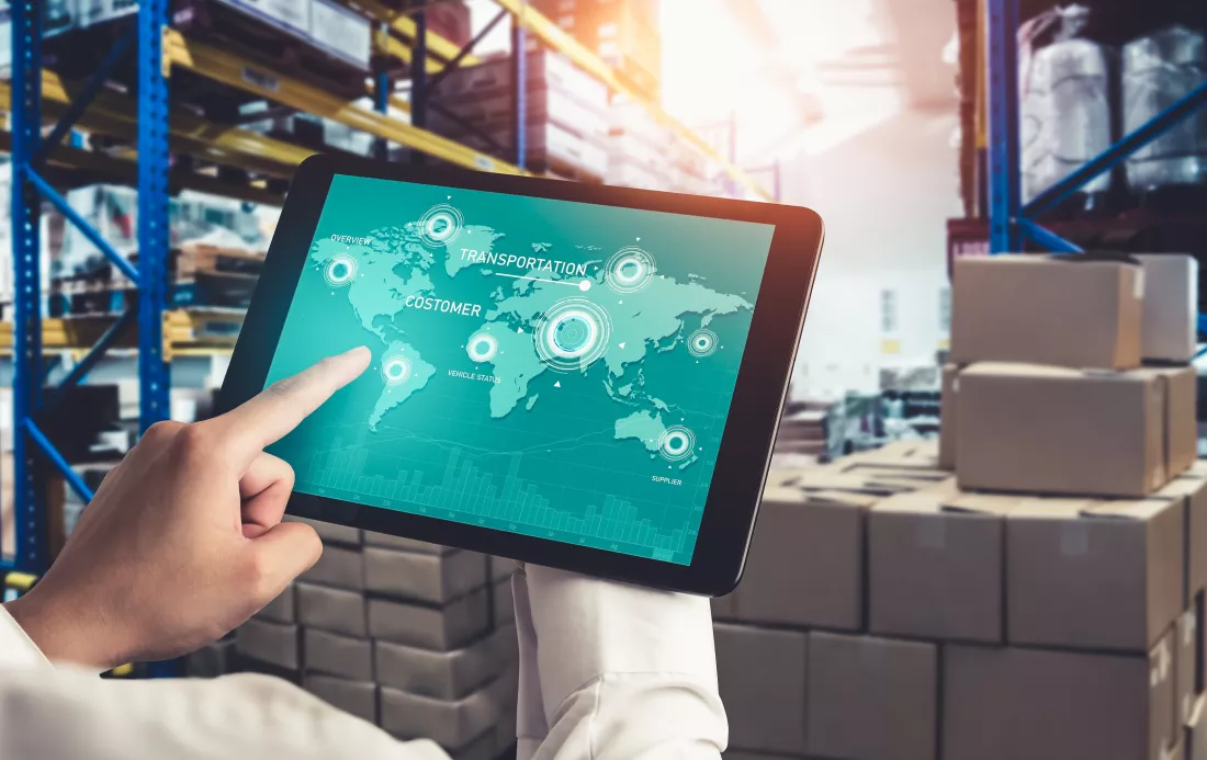 warehouse-management-innovative-software-computer-real-time-monitoring(3)