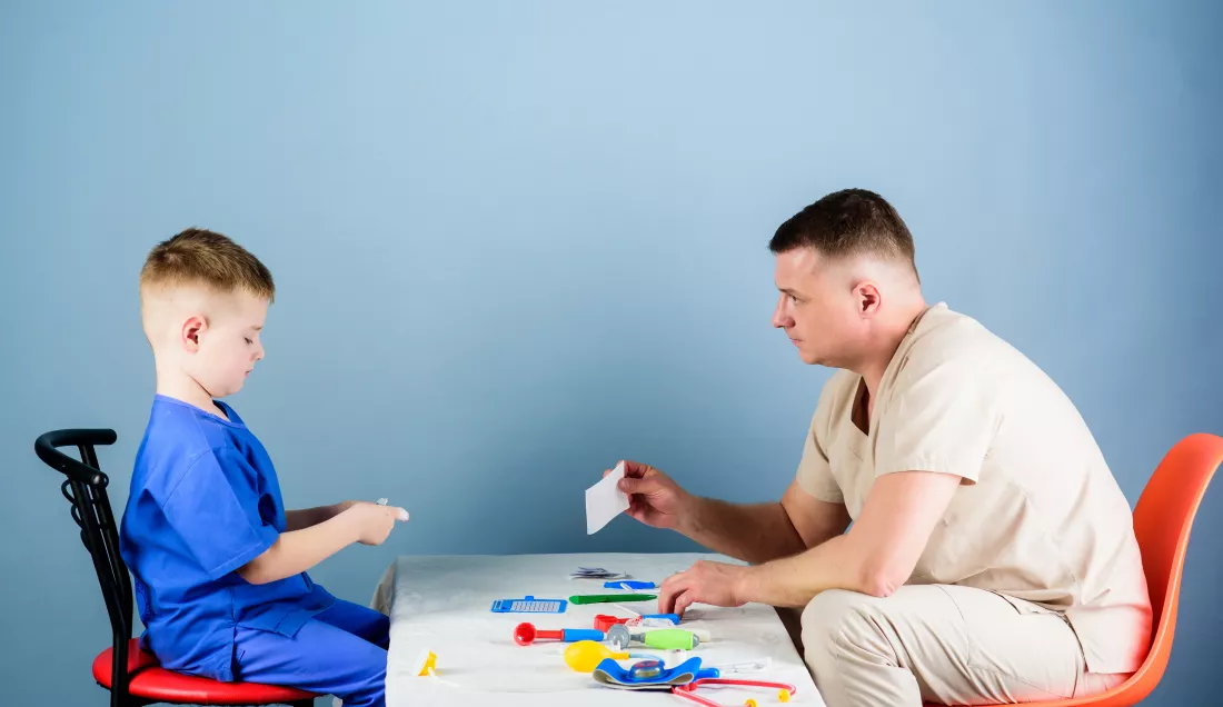 happy-child-with-father-with-stethoscope-nurse-laboratory-assistant-family-doctor-father-son-uniform-medicine-health-small-boy-with-dad-pediatrician-intern-fathers-day-happy-baby